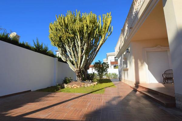 Casa independiente en calle Baliza