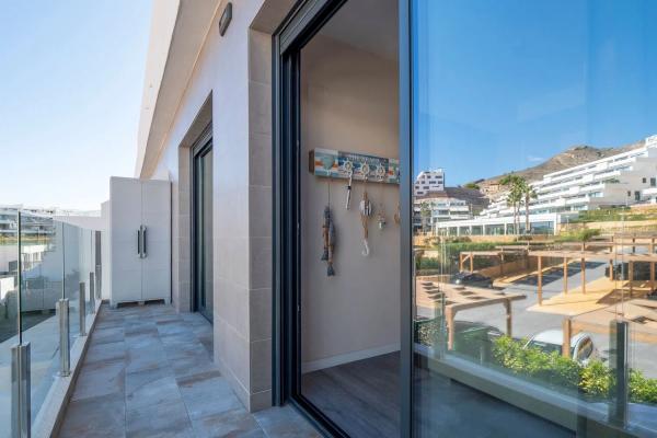 Dúplex en calle de Guatemala, 1