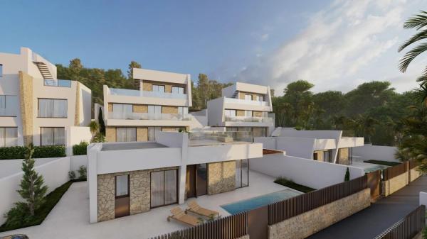 Casa independiente en plaza Alfarella. Sector 13