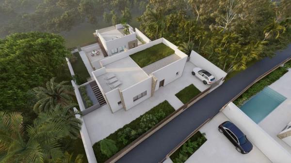 Casa independiente en plaza Alfarella. Sector 13