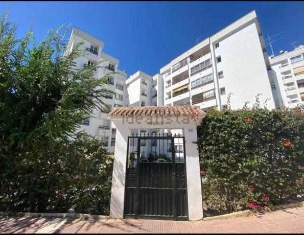 Piso en calle Jorge Manrique, 16