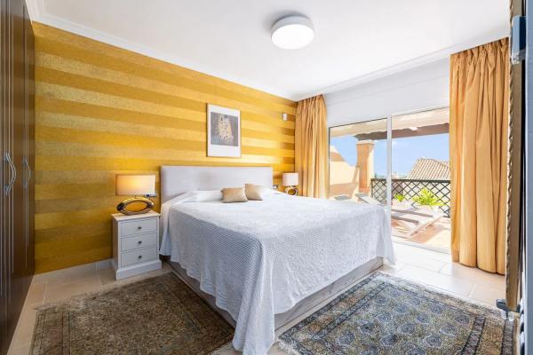 Chalet adosado en calle Pléyades, 36