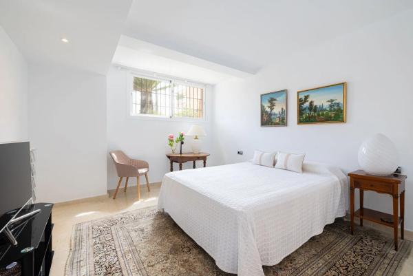 Chalet adosado en calle Pléyades, 36