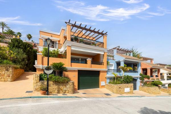 Chalet adosado en calle Pléyades, 36