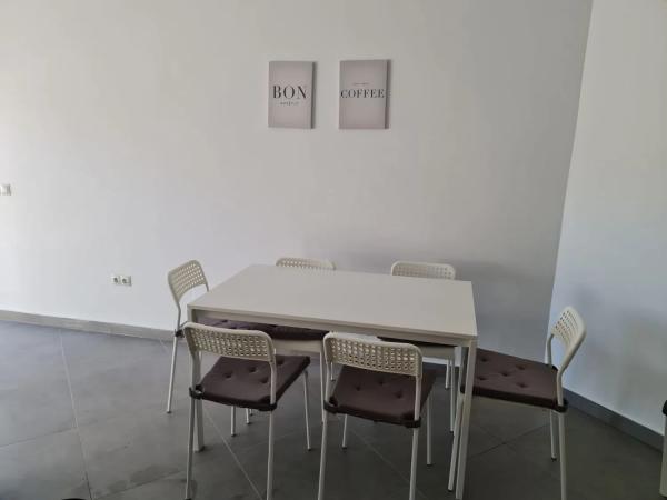 Piso en calle Edgar Neville, 2