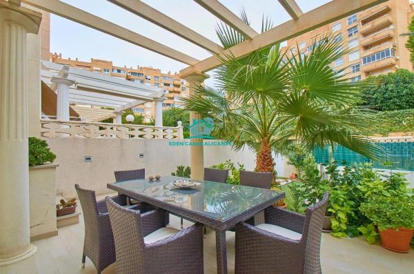 Chalet adosado en calle dels Alguers