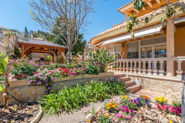 Chalet pareado en calle de Torrevella, 22