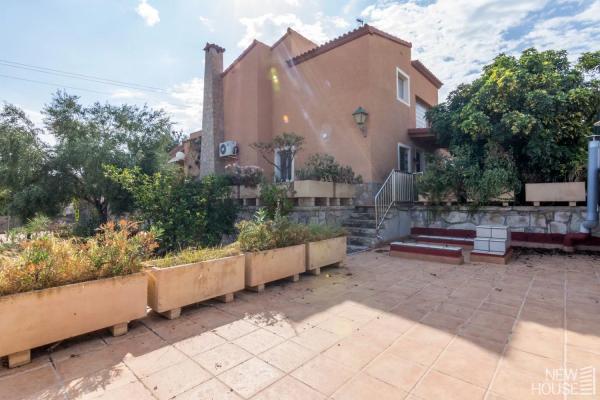 Casa independiente en calle Atzuvia