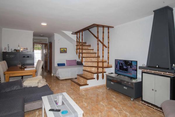 Chalet adosado en calle Ginjoler, 6