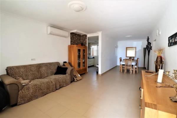 Casa independiente en avenida Santa Amalia s/n