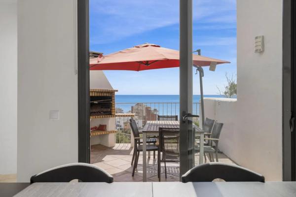 Chalet adosado en calle Azucena