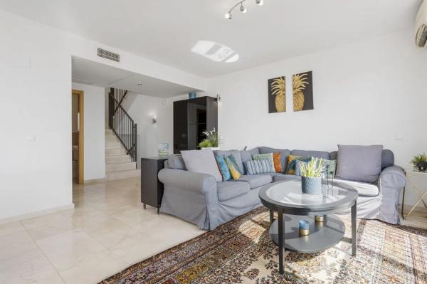 Chalet adosado en calle Azucena