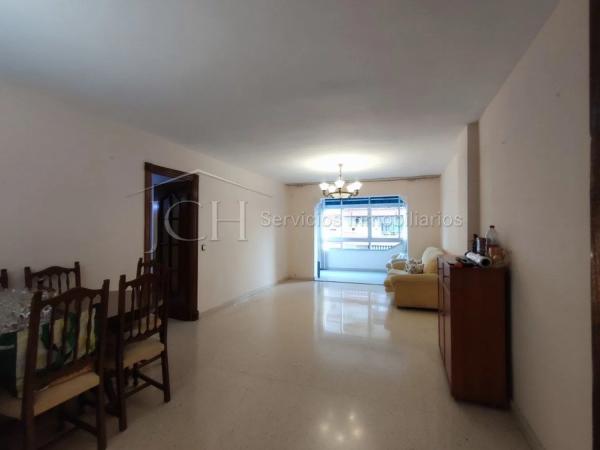 Piso en calle Miguel Bueno, 8