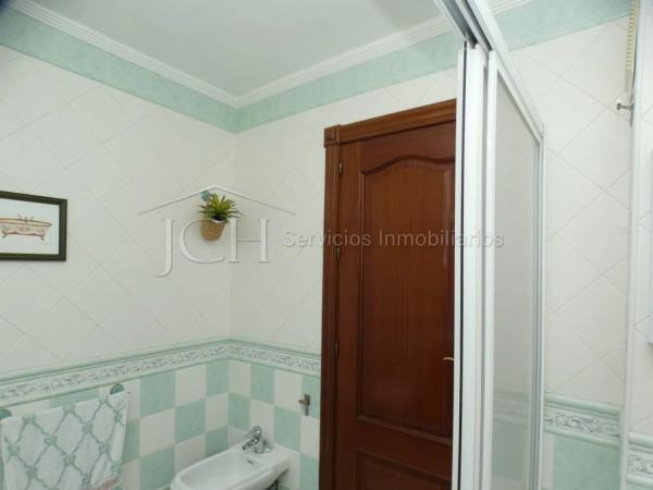 Piso en calle Miguel Bueno, 8