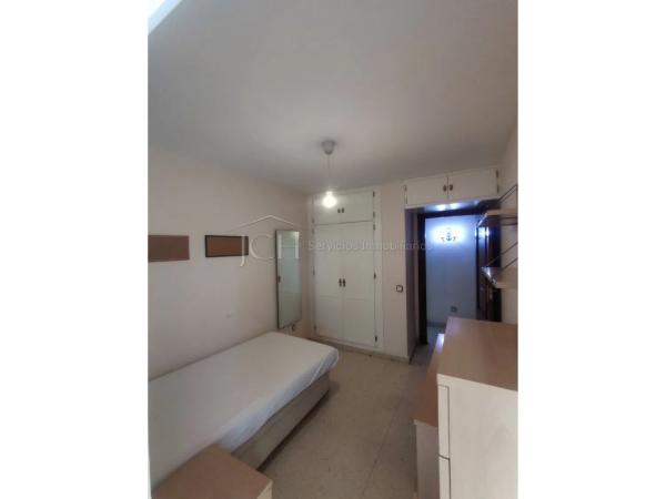 Piso en calle Miguel Bueno, 8