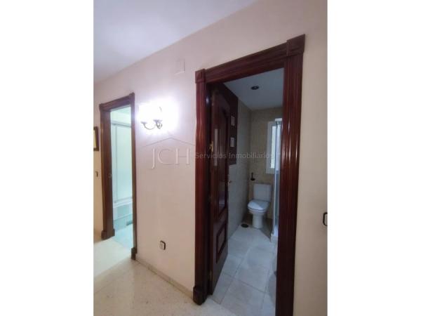 Piso en calle Miguel Bueno, 8