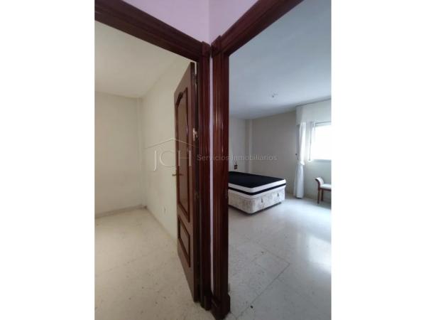 Piso en calle Miguel Bueno, 8