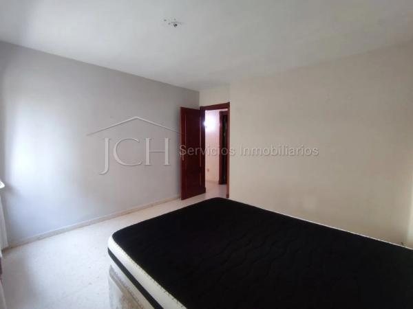 Piso en calle Miguel Bueno, 8