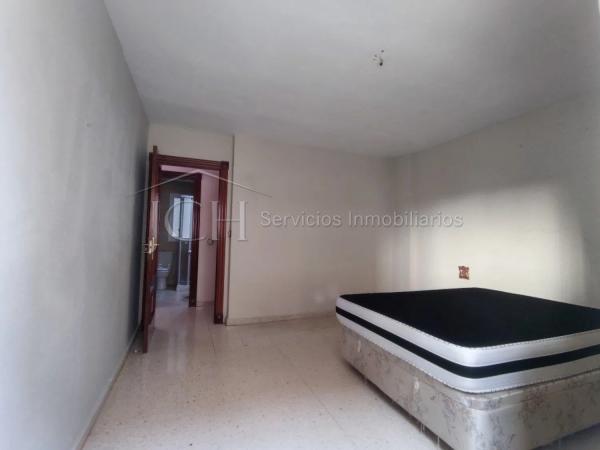 Piso en calle Miguel Bueno, 8