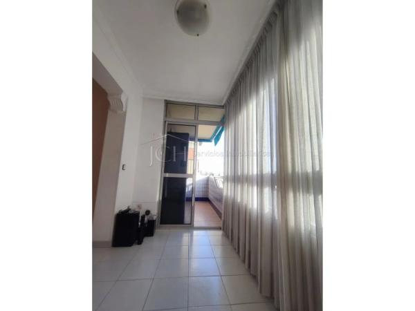 Piso en calle Miguel Bueno, 8