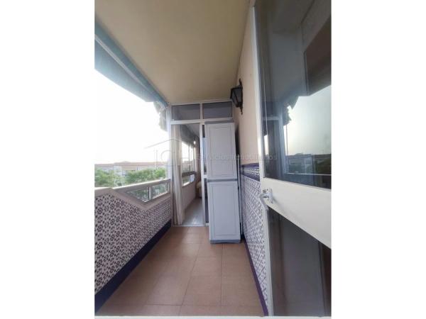 Piso en calle Miguel Bueno, 8