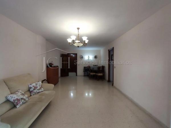 Piso en calle Miguel Bueno, 8