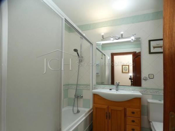 Piso en calle Miguel Bueno, 8