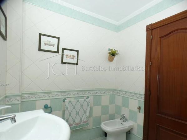 Piso en calle Miguel Bueno, 8