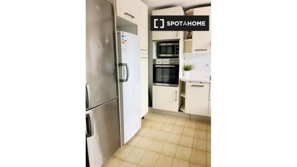 Zimmer zu vermieten in 10-Zimmer-Wohnung in Centro, Sevilla