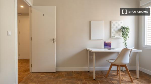 Chambre à louer dans un appartement de 5 chambres à Delicias, Saragosse