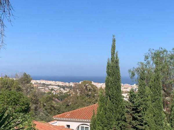 Casa independiente en avenida del Sol