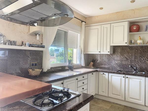 Casa independiente en calle de Finlandia