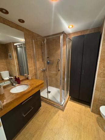 Piso en calle Roy Boston