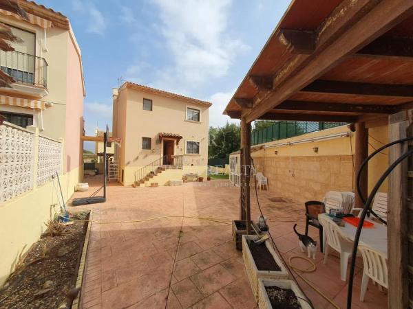 Casa independiente en avenida del Captivaror