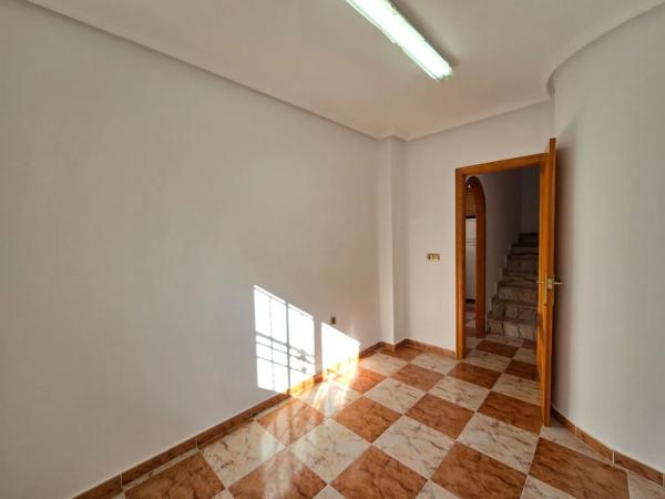 Casa independiente en calle Finlandia