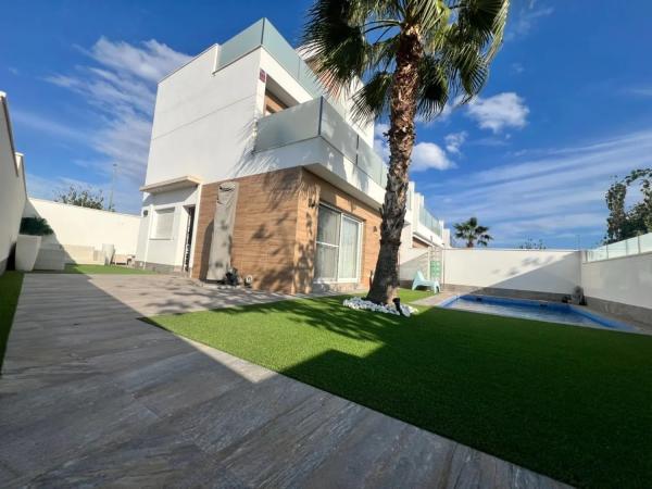 Chalet en Zona Pueblo