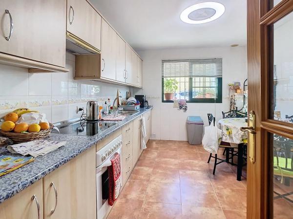 Chalet adosado en avenida Marqués del Duero