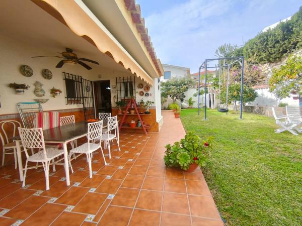 Casa independiente en calle Campoamor