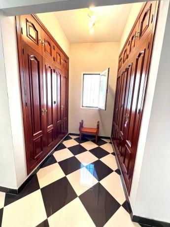 Casa independiente en calle Hungria s/n