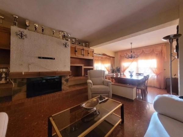 Chalet en calle Escritor Santi Marín, 2