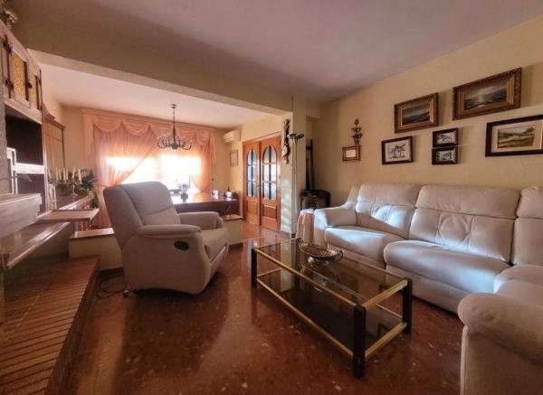 Chalet en calle Escritor Santi Marín, 2