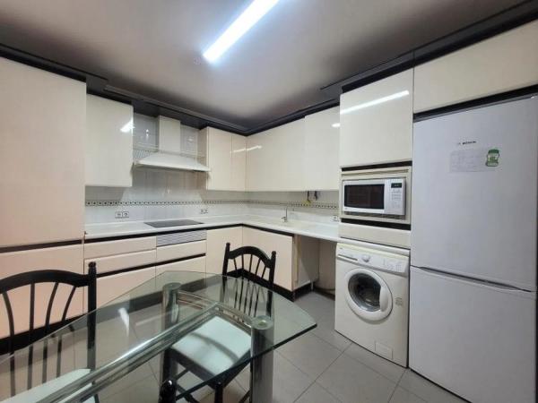 Chalet en calle Escritor Santi Marín, 2