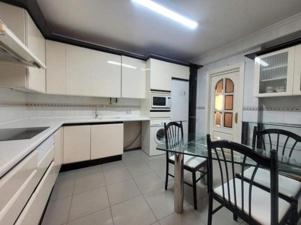 Chalet en calle Escritor Santi Marín, 2