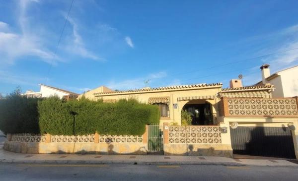 Chalet en calle Escritor Santi Marín, 2