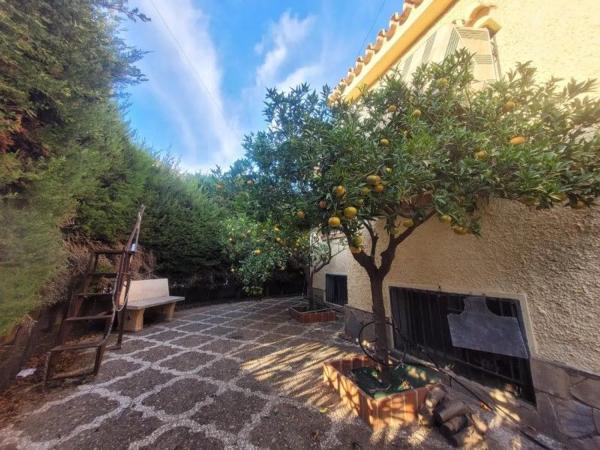 Chalet en calle Escritor Santi Marín, 2