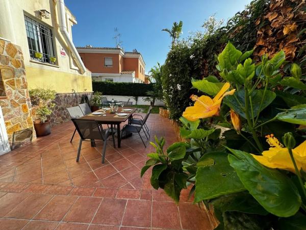 Chalet pareado en calle Diputado Ignacio Huelin