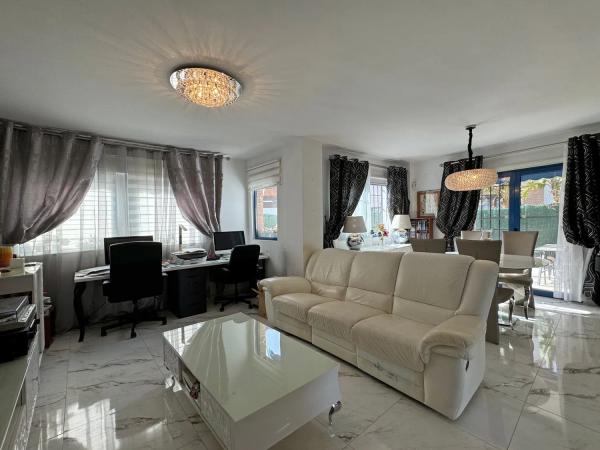 Chalet pareado en calle Desmond Tutu