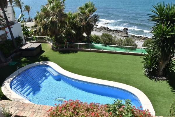 Casa independiente en calle torrequebrada s/n