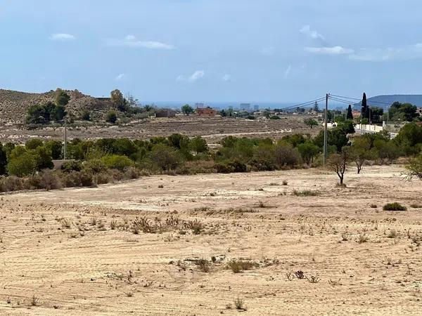 Terreno en calle Salvador y Vicente Perez Lledo
