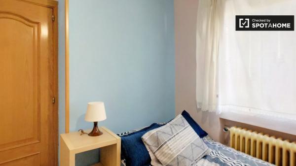 Zimmer zu vermieten in 4-Zimmer-Wohnung in Alcalá de Henares